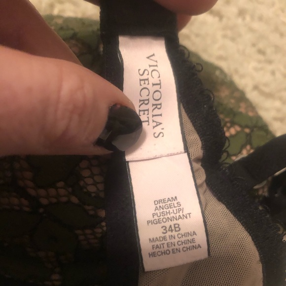 4 Victoria’s Secret Bras - Picture 5 of 8